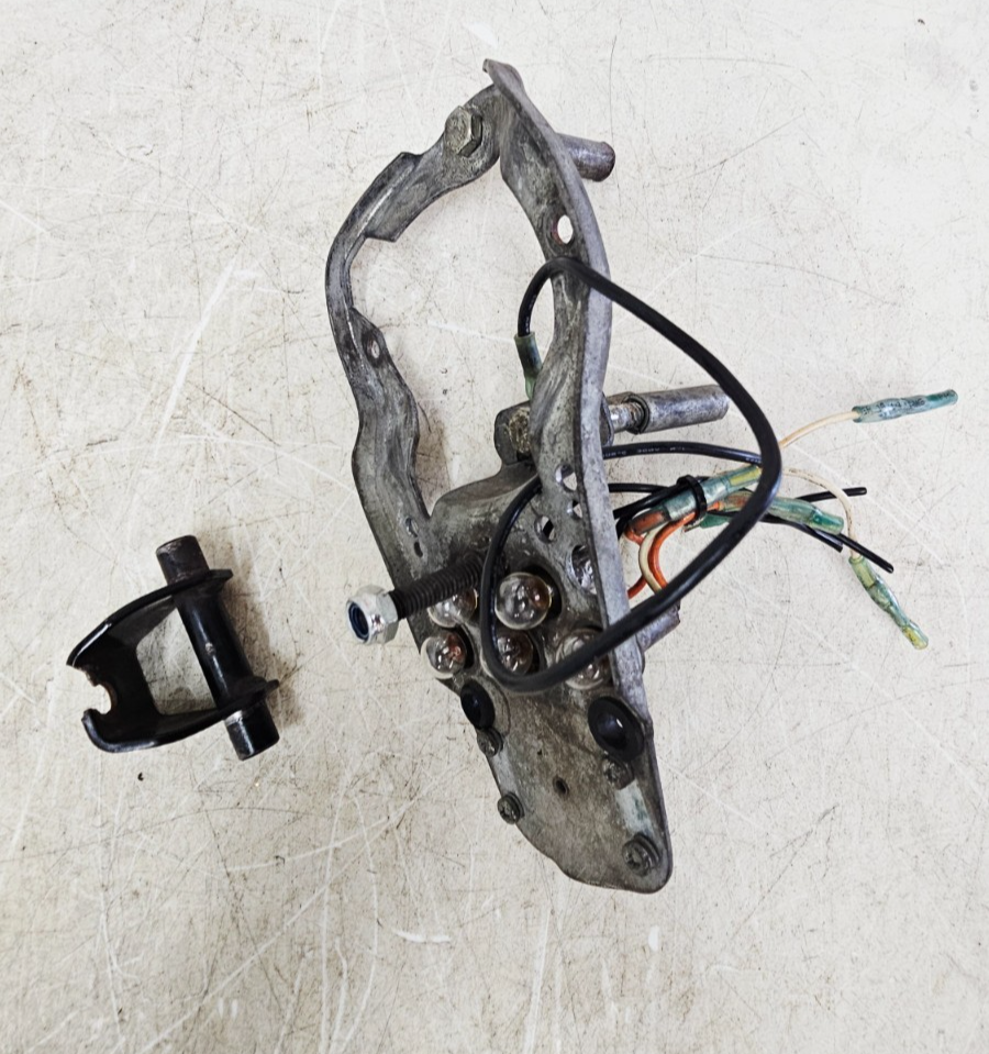 1993 HARLEY SOFTAIL Fuel Gas Tank Console Mount Bracket