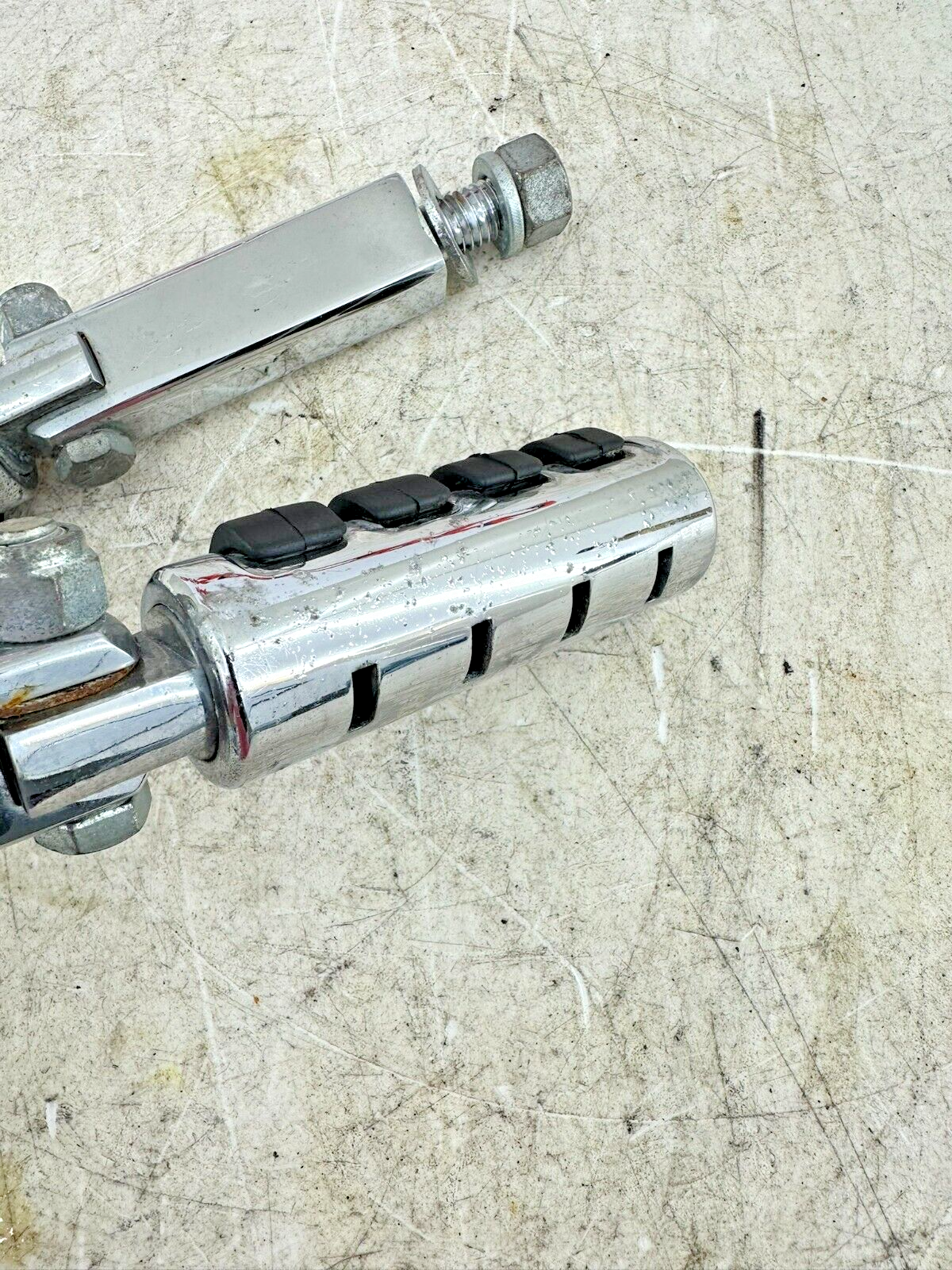 2002 HARLEY DYNA LOW RIDER OEM HD Crashbar Highway Forward Pegs