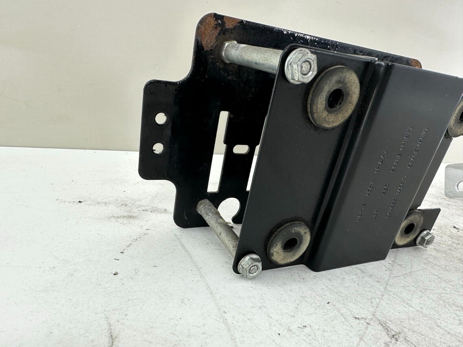 2003 HARLEY DAVIDSON DYNA ECM ECU Fuse Box Left Side Cover Mounting Bracket Fram