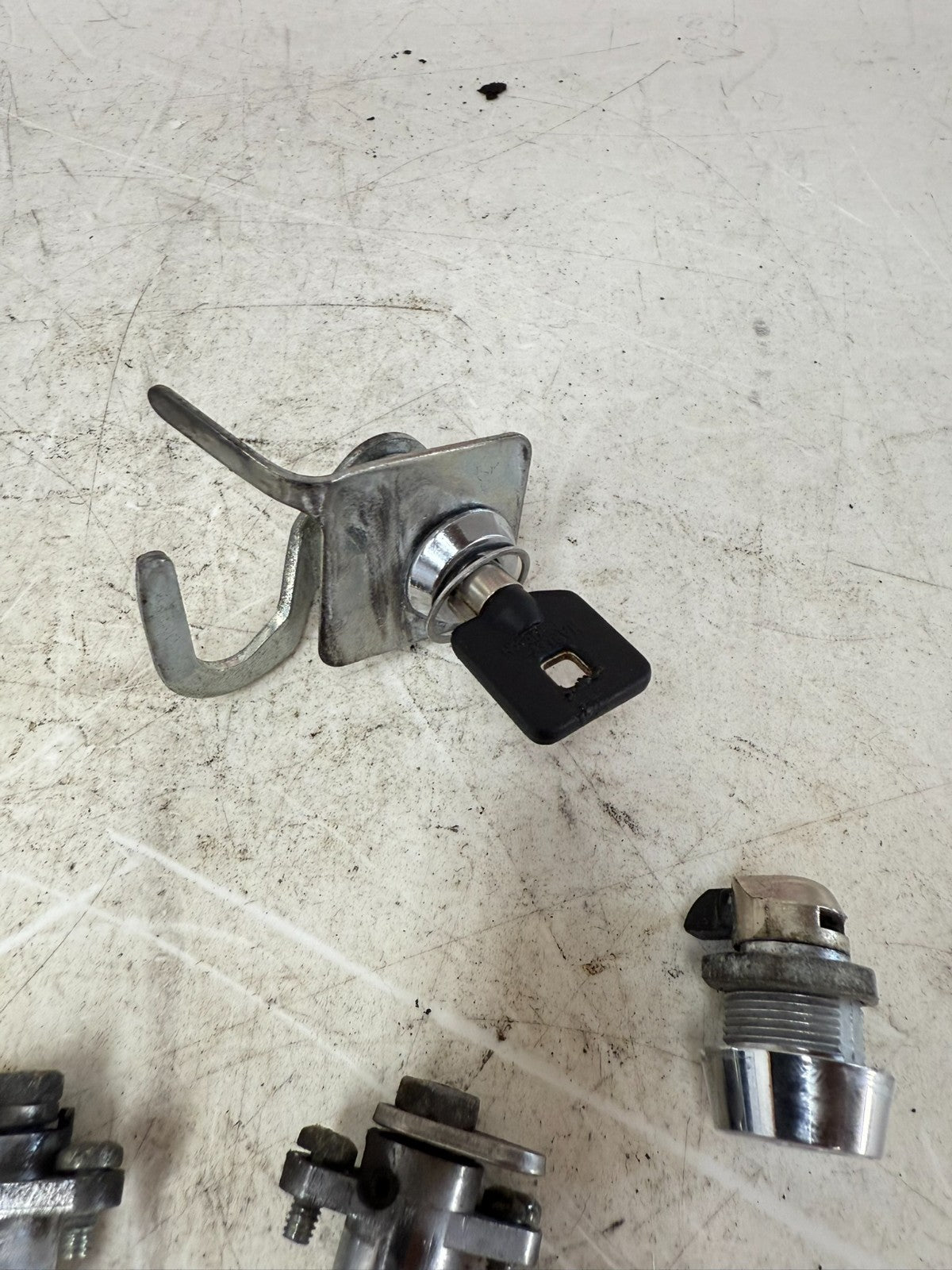 2003 HARLEY ELECTRA GLIDE Ignition Switch Key Saddlebag Tour Pack Lock Set