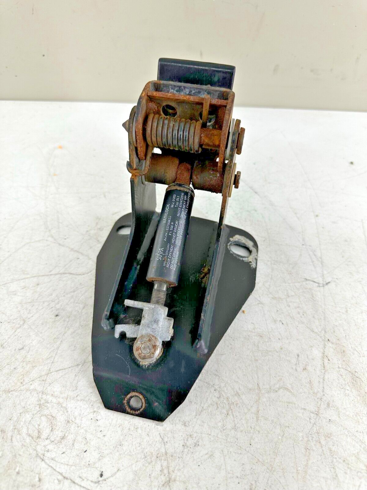 2003 HARLEY FLH ELECTRA GLIDE Driver Backrest Mounting Bracket Stay