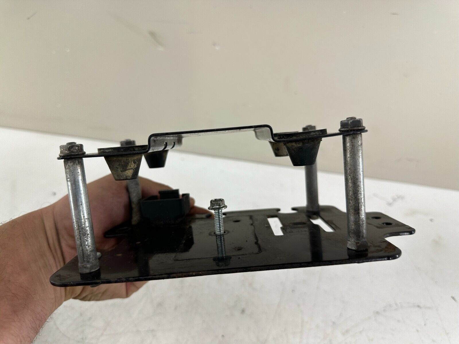 2000 HARLEY DAVIDSON DYNA LEFT SIDE FUSE BOX BLOCK FRAME HOUSING