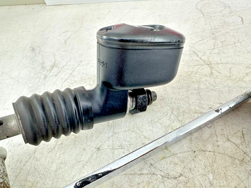 1999 HARLEY FLH ELECTRA GLIDE Rear Brake Pedal + Master Cylinder