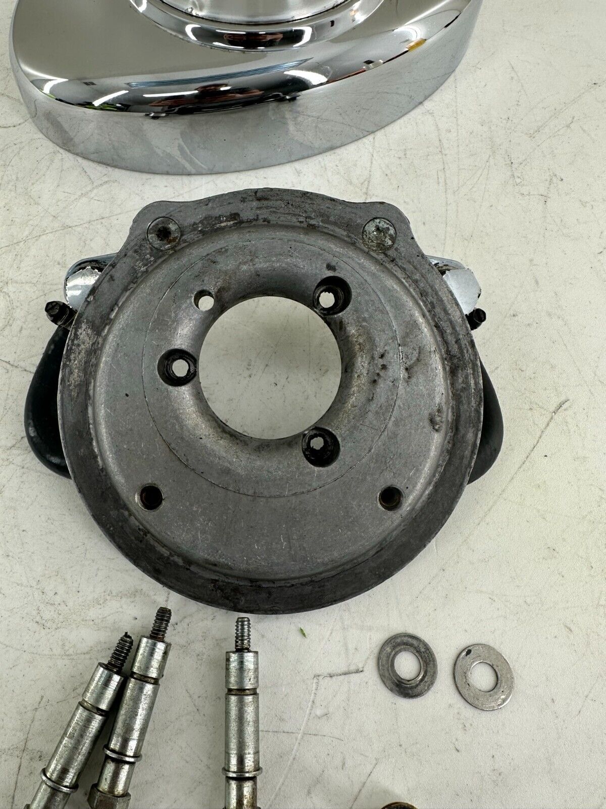 2000 HARLEY DAVIDSON DYNA SOFTAIL AIR FILTER HOUSING BACKING PLATE COVER HARDWAR