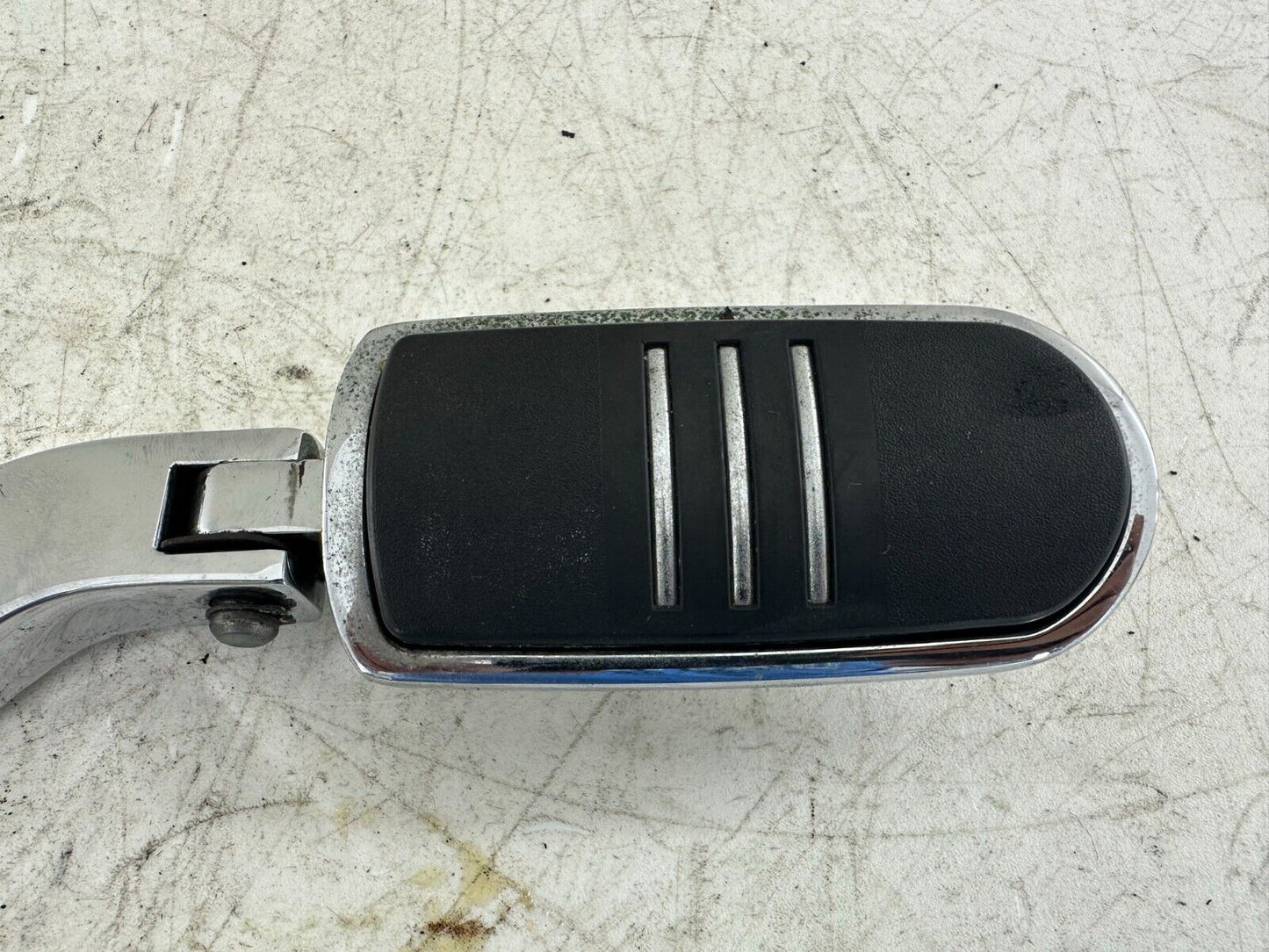2005 HARLEY FLH ROADKING Passenger Foot Pegs And Mounting Bracket