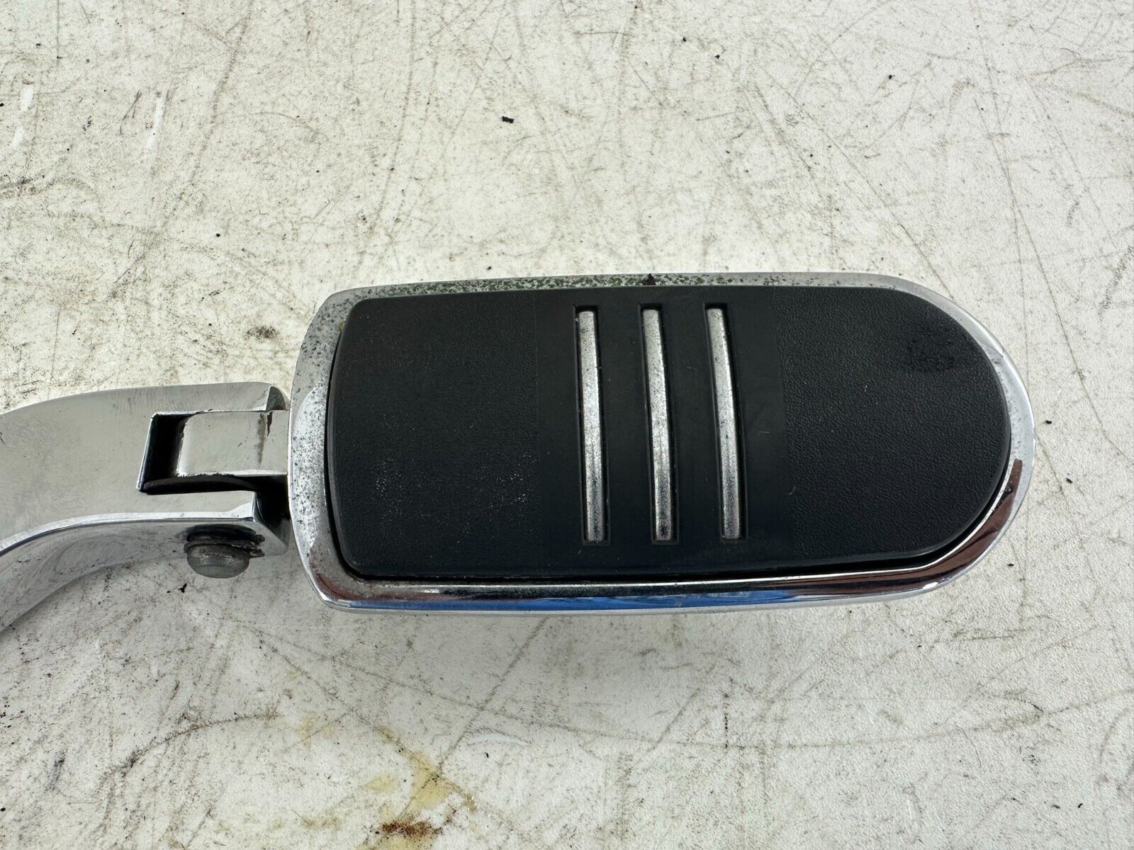 2005 HARLEY FLH ROADKING Passenger Foot Pegs And Mounting Bracket
