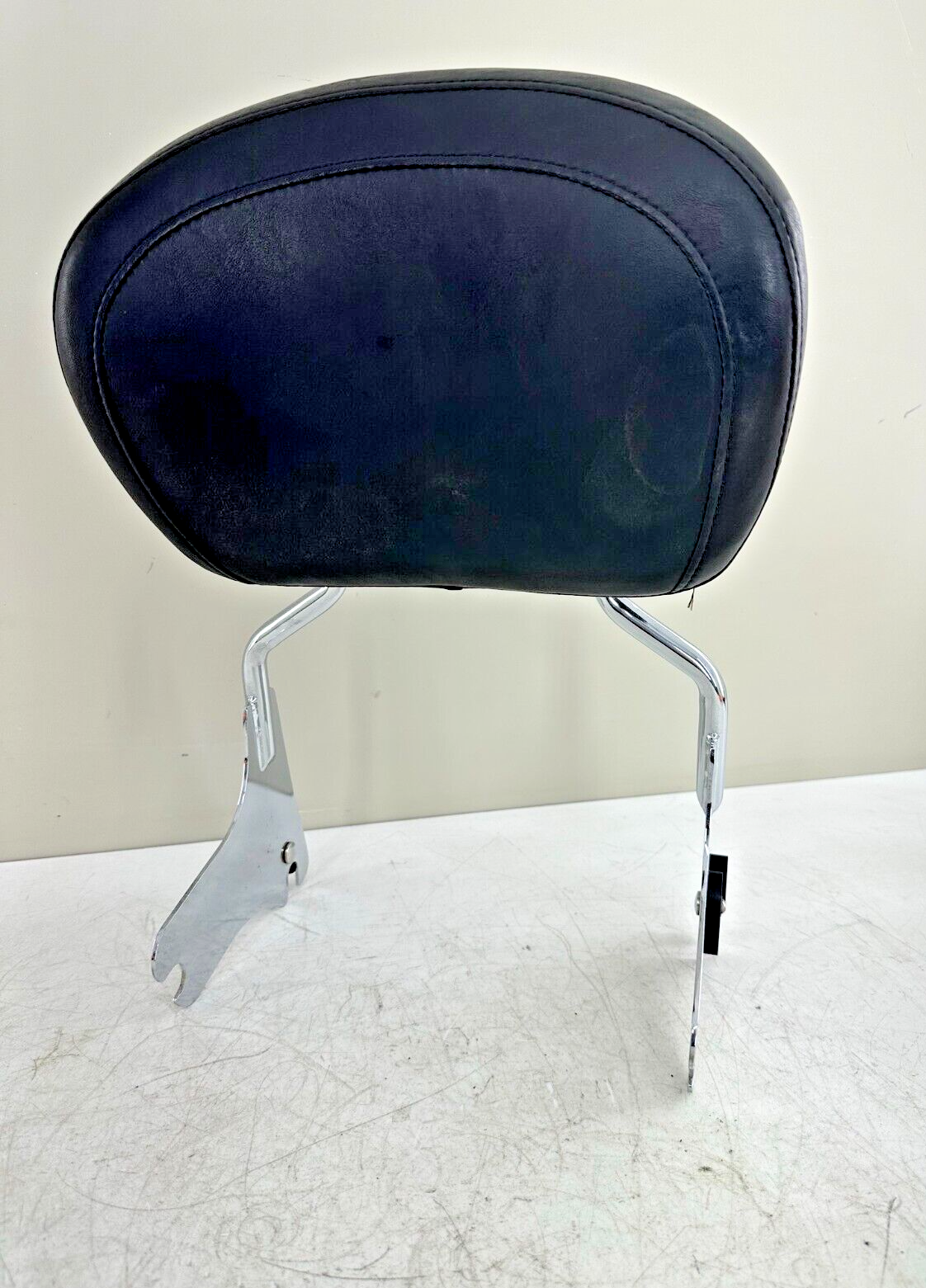 2005 HARLEY FLH ROADKING Quick Release Passenger Backrest Sissy Bar