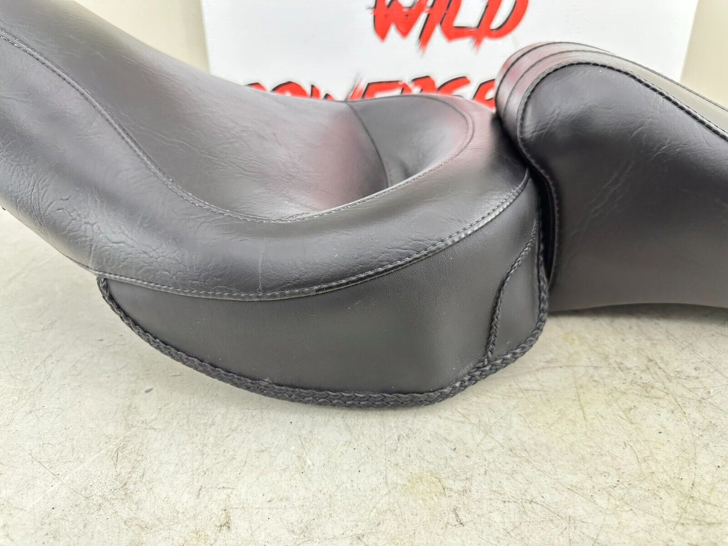 2002 HARLEY DYNA LOW RIDER Mustang Driver Passenger Seat Saddle 2 UP 96-03