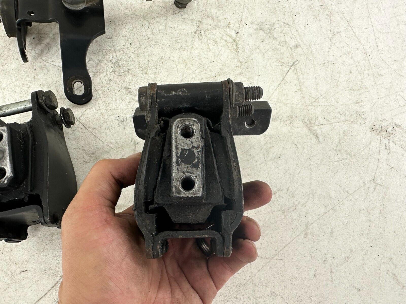 2003 HARLEY DAVIDSON DYNA Rubber Engine Motor Transmission Mount Bracket