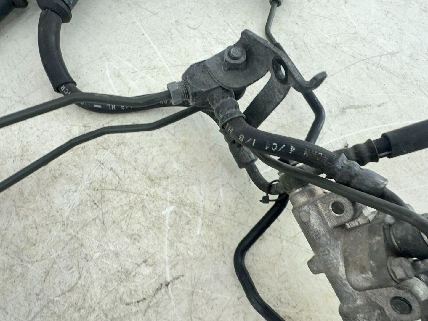2004 Honda Goldwing GL1800 Front Right Left Brake Caliper + Hoses