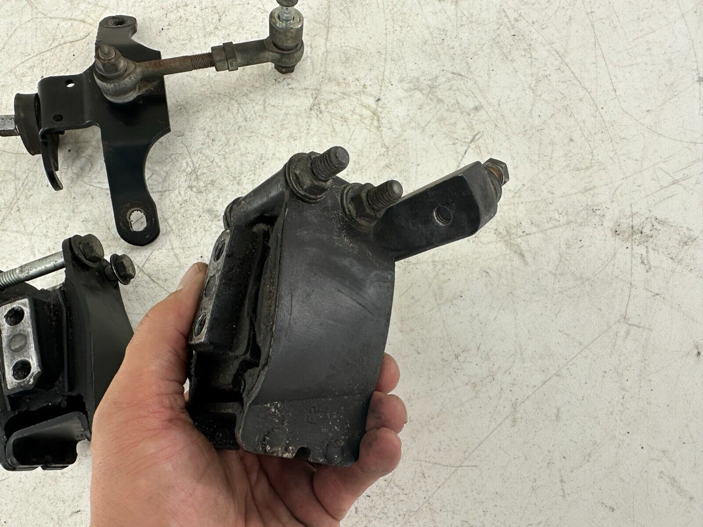 2003 HARLEY DAVIDSON DYNA Rubber Engine Motor Transmission Mount Bracket