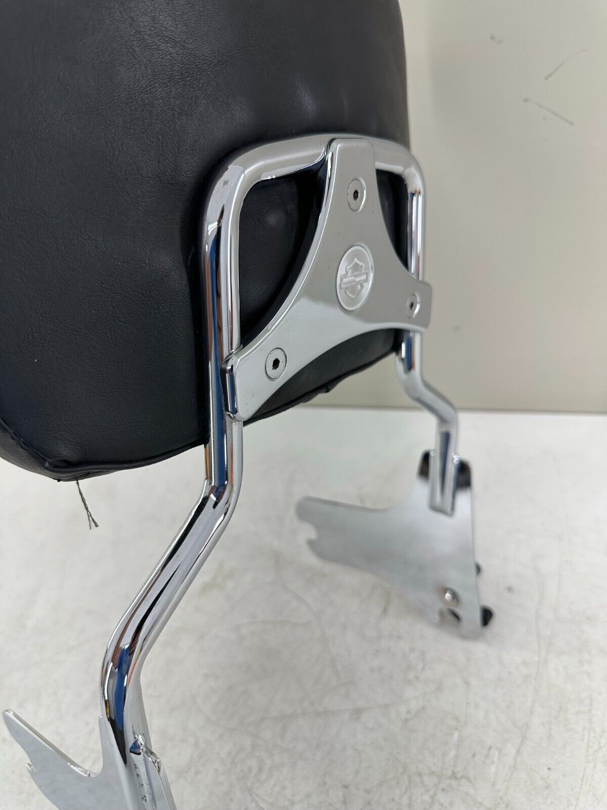 2005 HARLEY FLH ROADKING Quick Release Passenger Backrest Sissy Bar