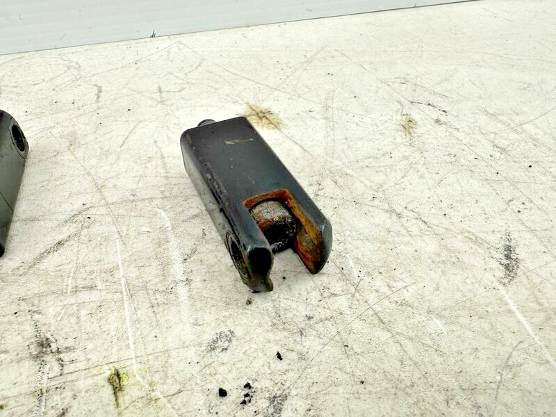 2000 Harley Davidson Sportster Passenger Footpeg Mounting Bracket Frame