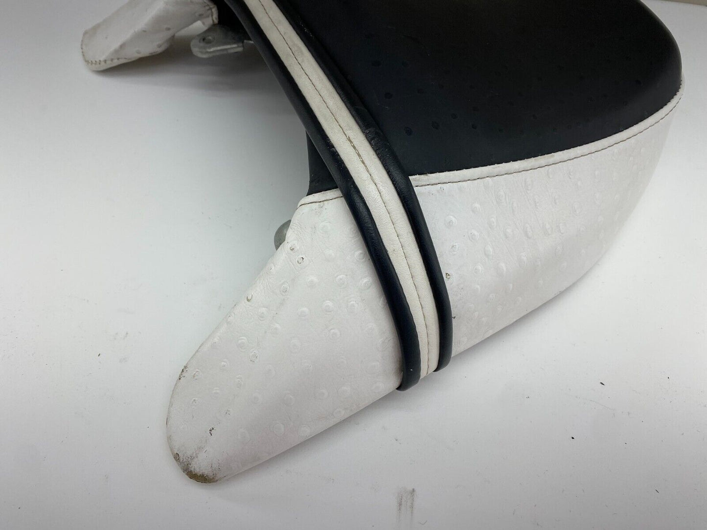 06-17 SUZUKI BOULEVARD M109R VZR1800 Passenger Seat Saddle Pillion