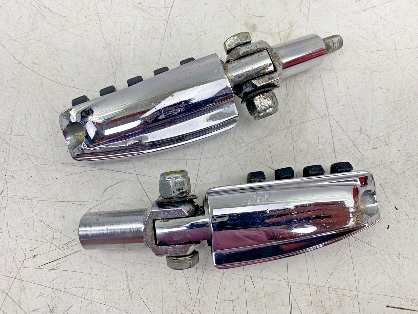 2001 HARLEY SOFTAIL Passenger Foot Pegs & Mounting Brackets