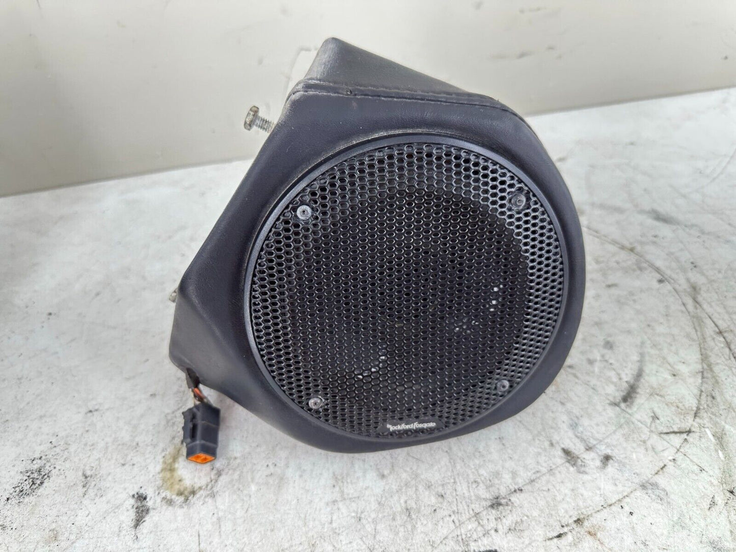 2004 HARLEY ELECTRA GLIDE Rockford Fosgate Passenger Rear Speakers & Box