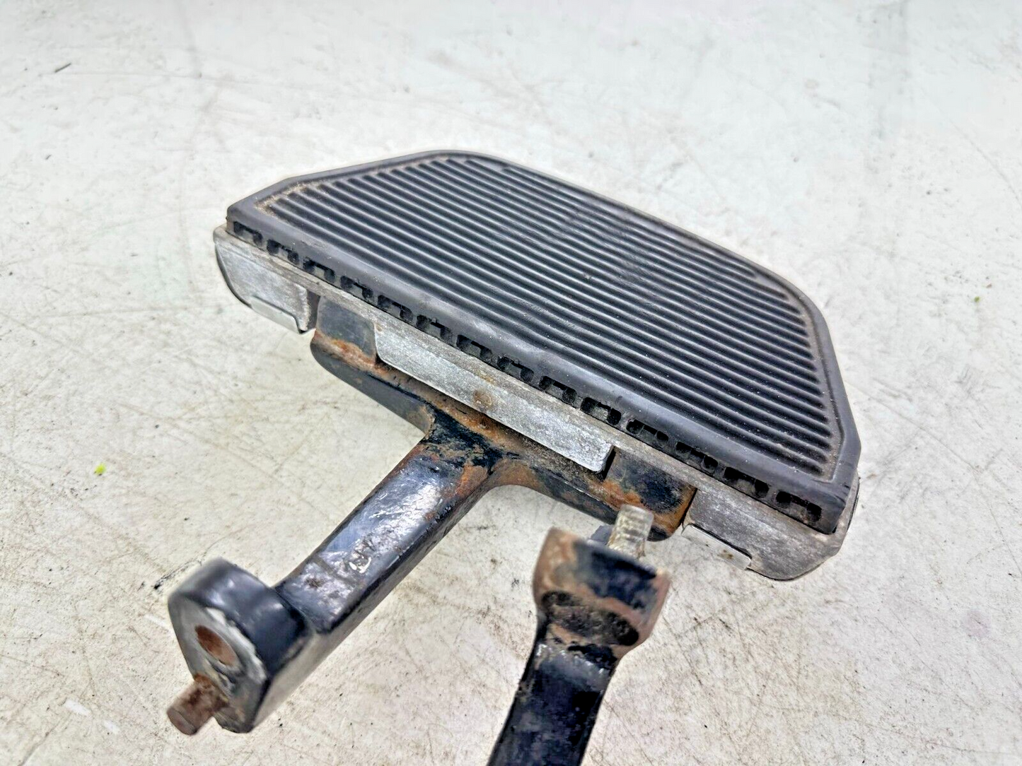 1999 HARLEY FLH ELECTRA GLIDE Passenger Floorboards Foot Rest Pad