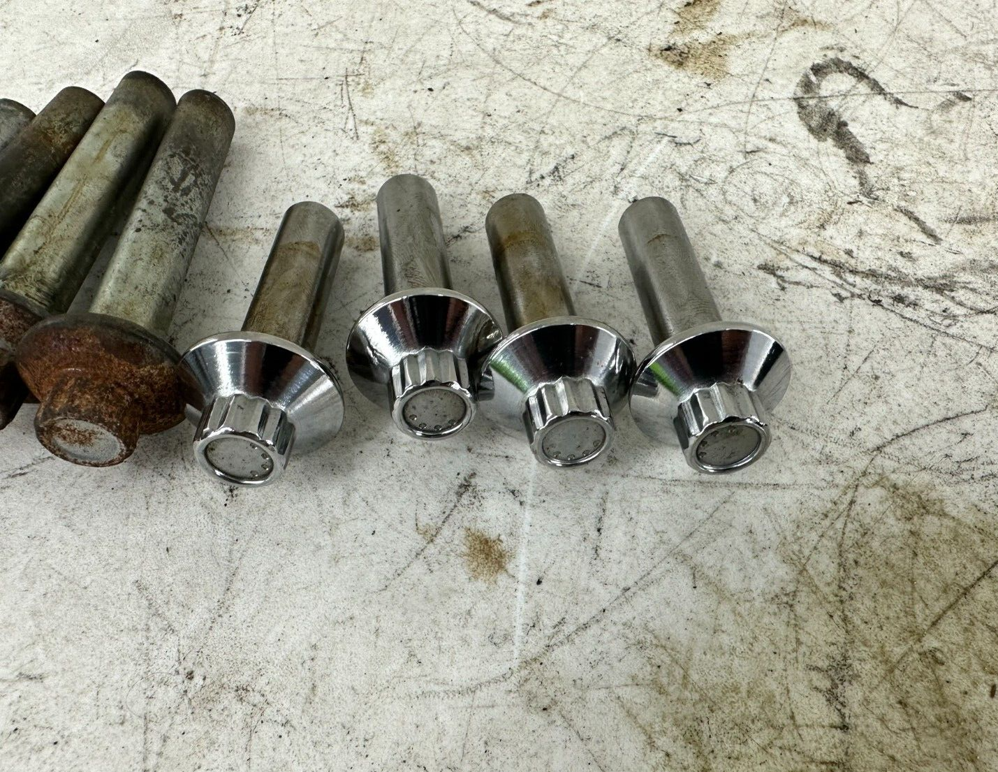2006 HARLEY DAVIDSON SPORTSTER Cylinder Head Bolts 4 Chrome