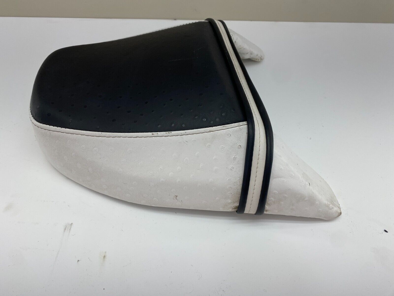 06-17 SUZUKI BOULEVARD M109R VZR1800 Passenger Seat Saddle Pillion