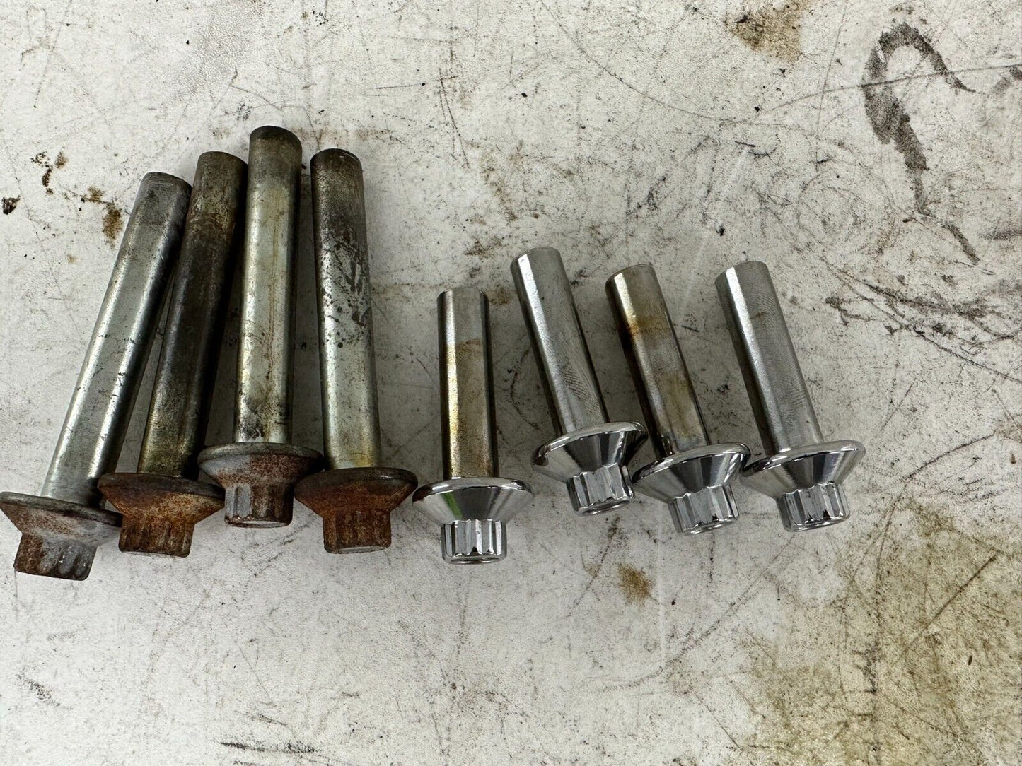 2006 HARLEY DAVIDSON SPORTSTER Cylinder Head Bolts 4 Chrome