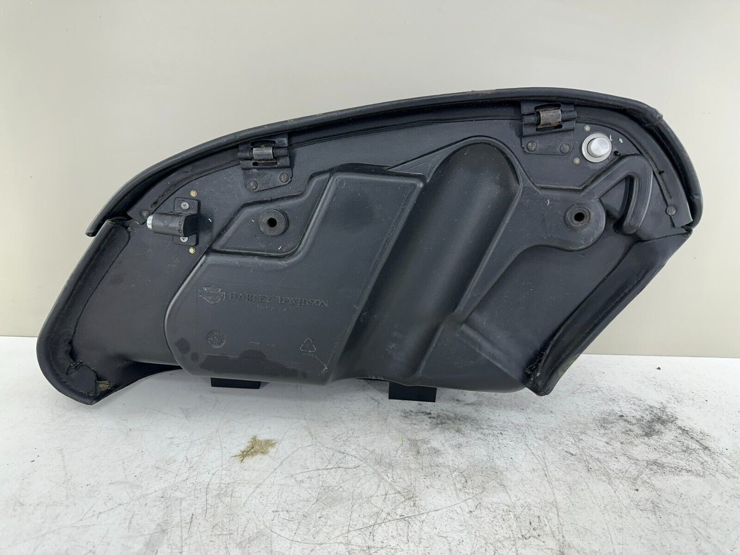 2005 HARLEY FLH ROADKING OEM HD Left Leather Hard Saddlebag w/ Lock & Hinges