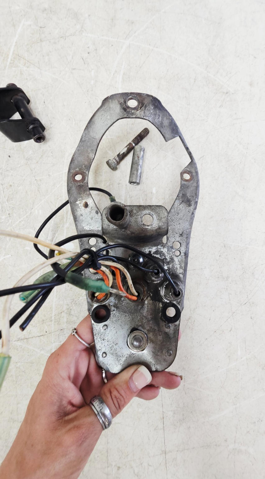 1993 HARLEY SOFTAIL Fuel Gas Tank Console Mount Bracket