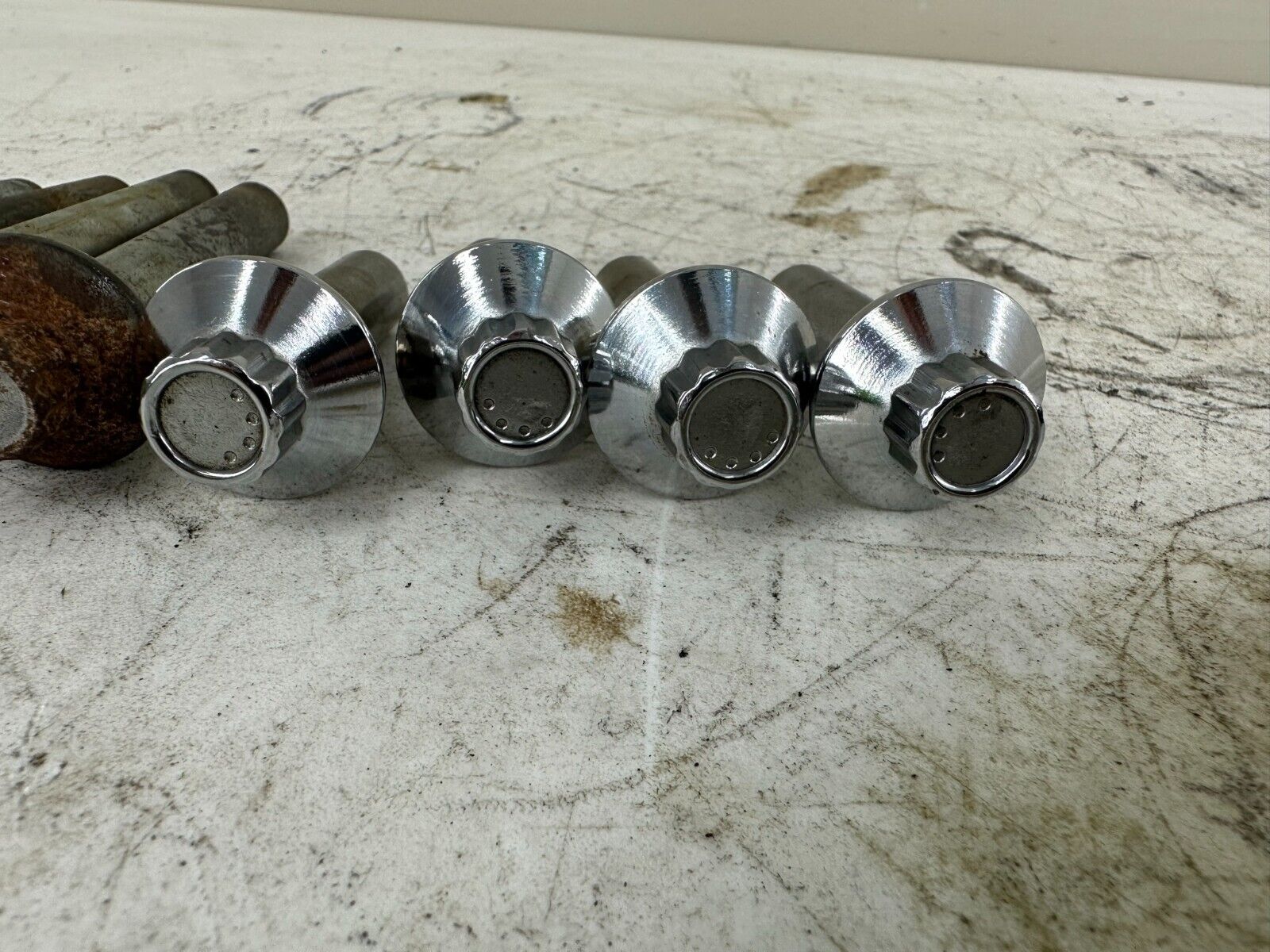 2006 HARLEY DAVIDSON SPORTSTER Cylinder Head Bolts 4 Chrome