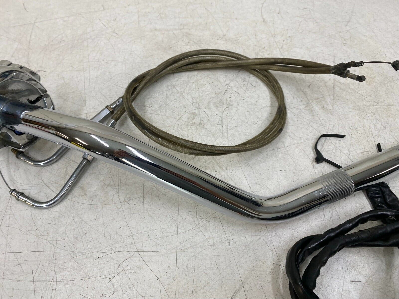 2000 HARLEY DAVIDSON DYNA CHROME HANDLEBARS SWITCH HOUSING BUTTON THROTTLE CABLE