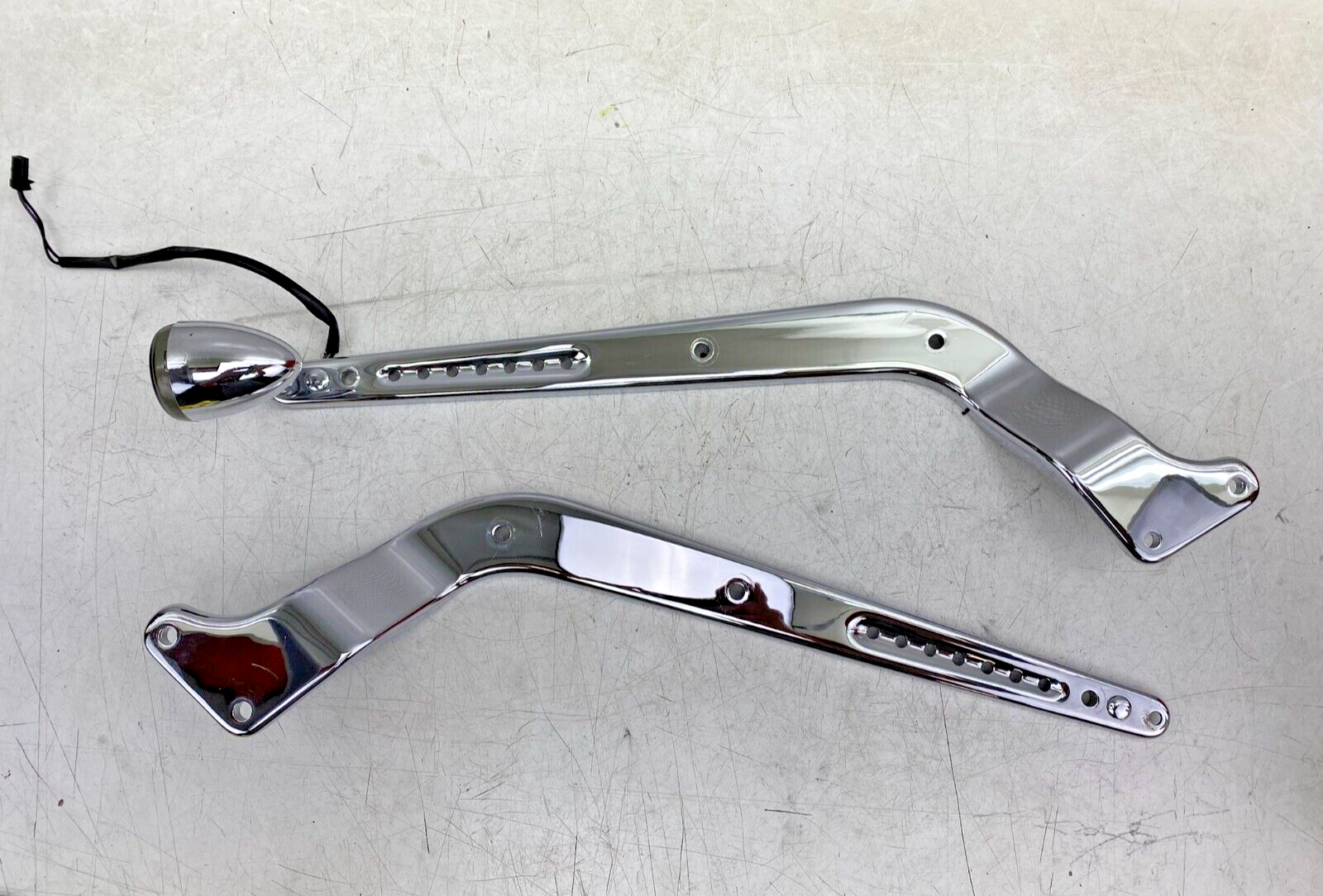 2005 HARLEY DAVIDSON SOFTAIL CVO Chrome Rear Fender Frame Strut Arm Bars