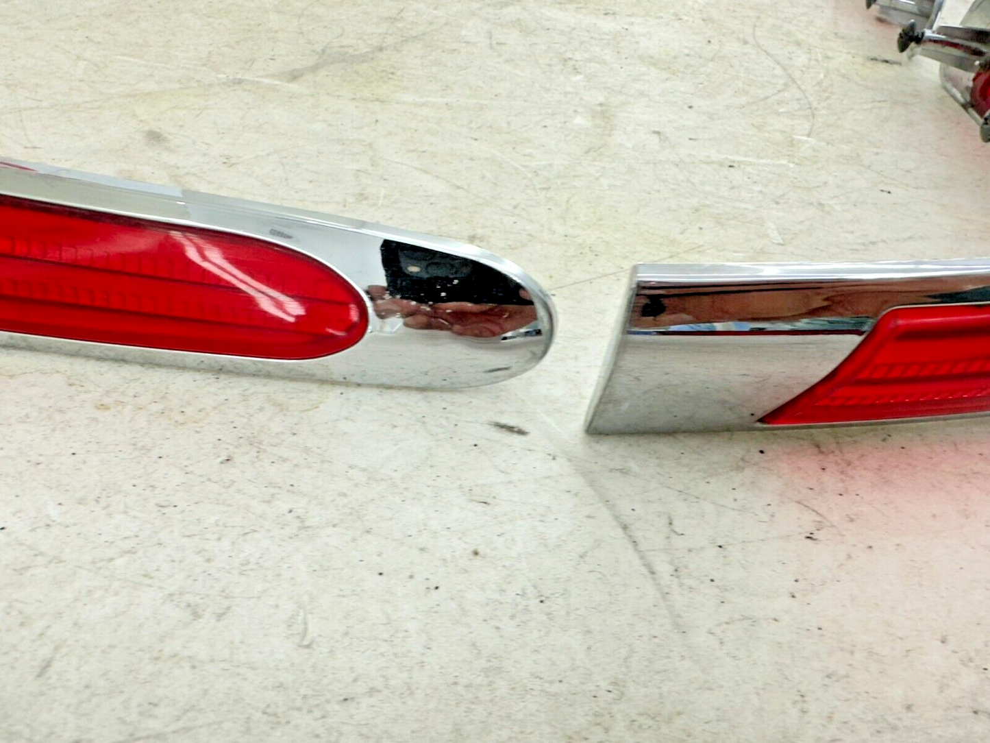 2004 Honda Goldwing GL1800 Kuryakyn Saddlebag LED Light Cover Reflector