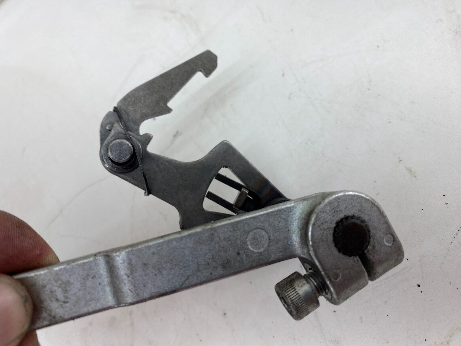 06-17 Harley Davidson Dyna Street Bob Transmission Shift Linkage Rocker Catch