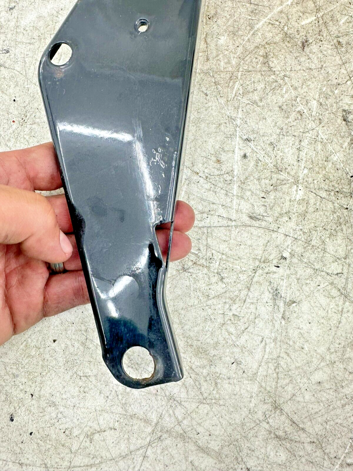 2007 Harley Electra Glide CVO Main Batwing Fairing Mounting Bracket Frame