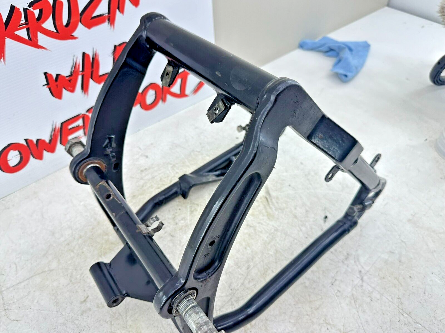 1999 HARLEY SOFTAIL OEM HD Genuine Swingarm Fork