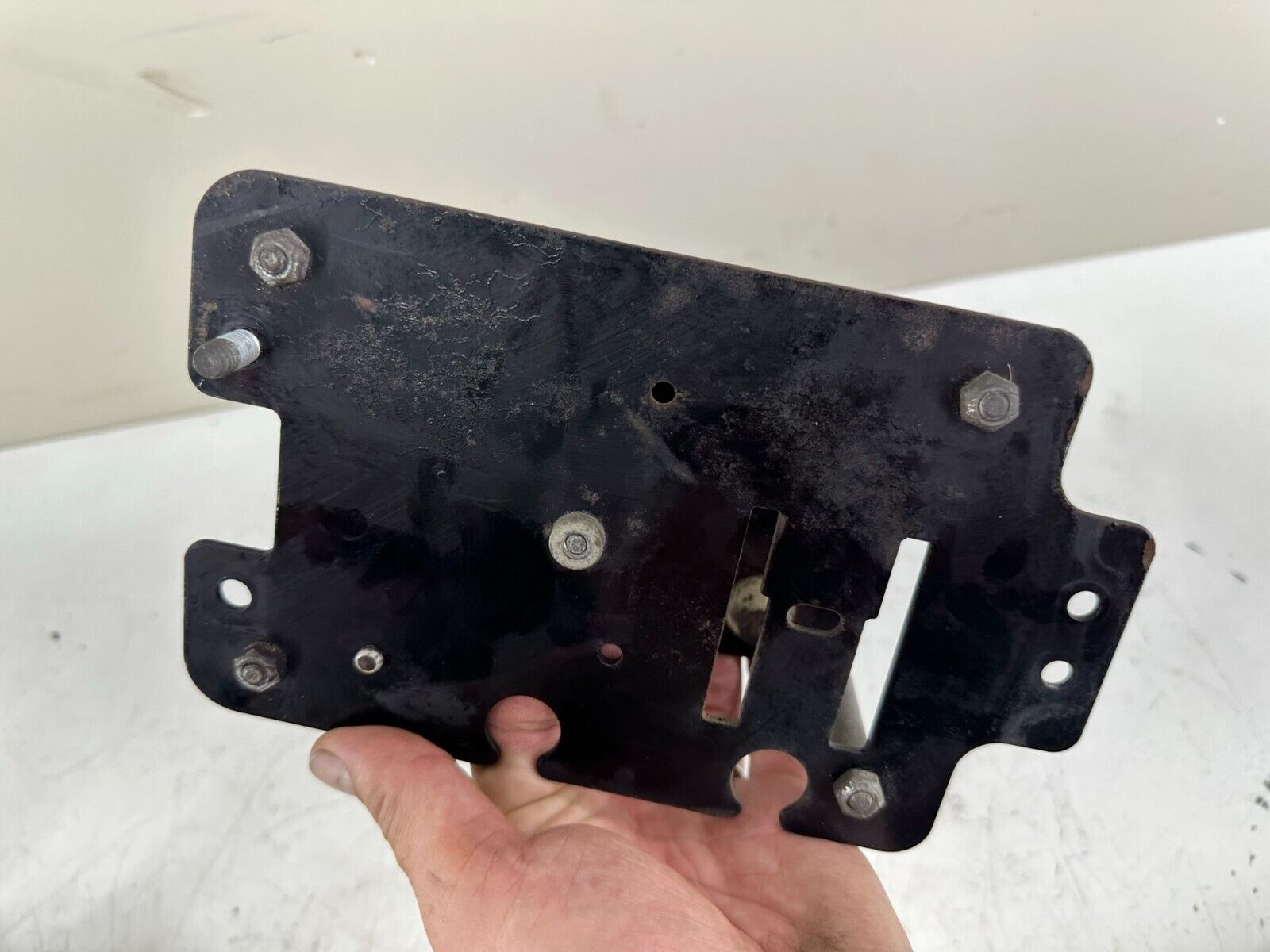 2000 HARLEY DAVIDSON DYNA LEFT SIDE FUSE BOX BLOCK FRAME HOUSING