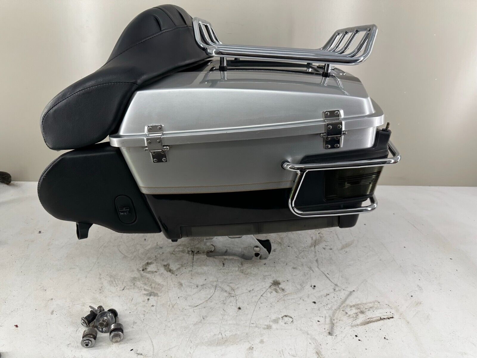 2003 HARLEY FLH ELECTRA GLIDE Tour Pack Pac Trunk Quick Release 100 Anniversary