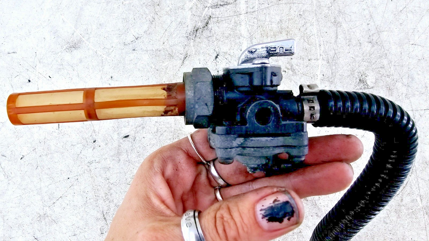 2000 Harley Davidson Sportster Petcock Gas Tank Fuel Valve