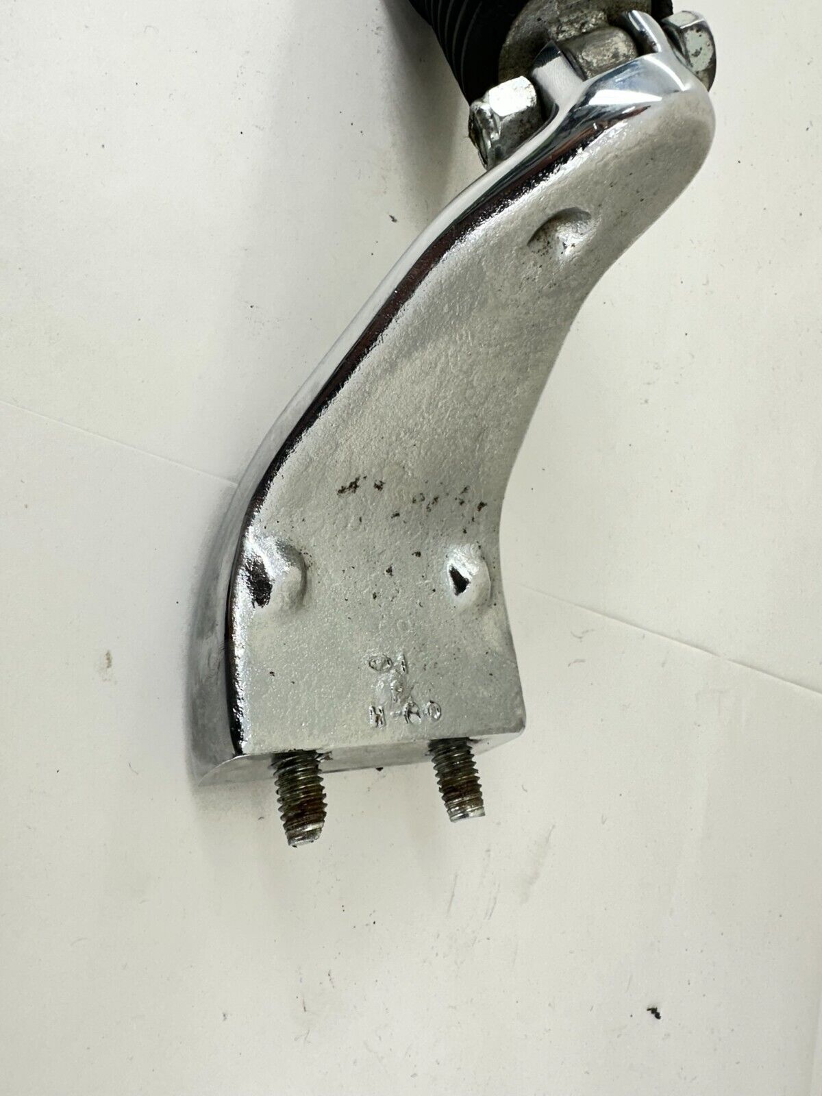 1996 HARLEY DAVIDSON DYNA MID CONTROL LEFT SIDE FOOT PEG & MOUNTING BRACKET