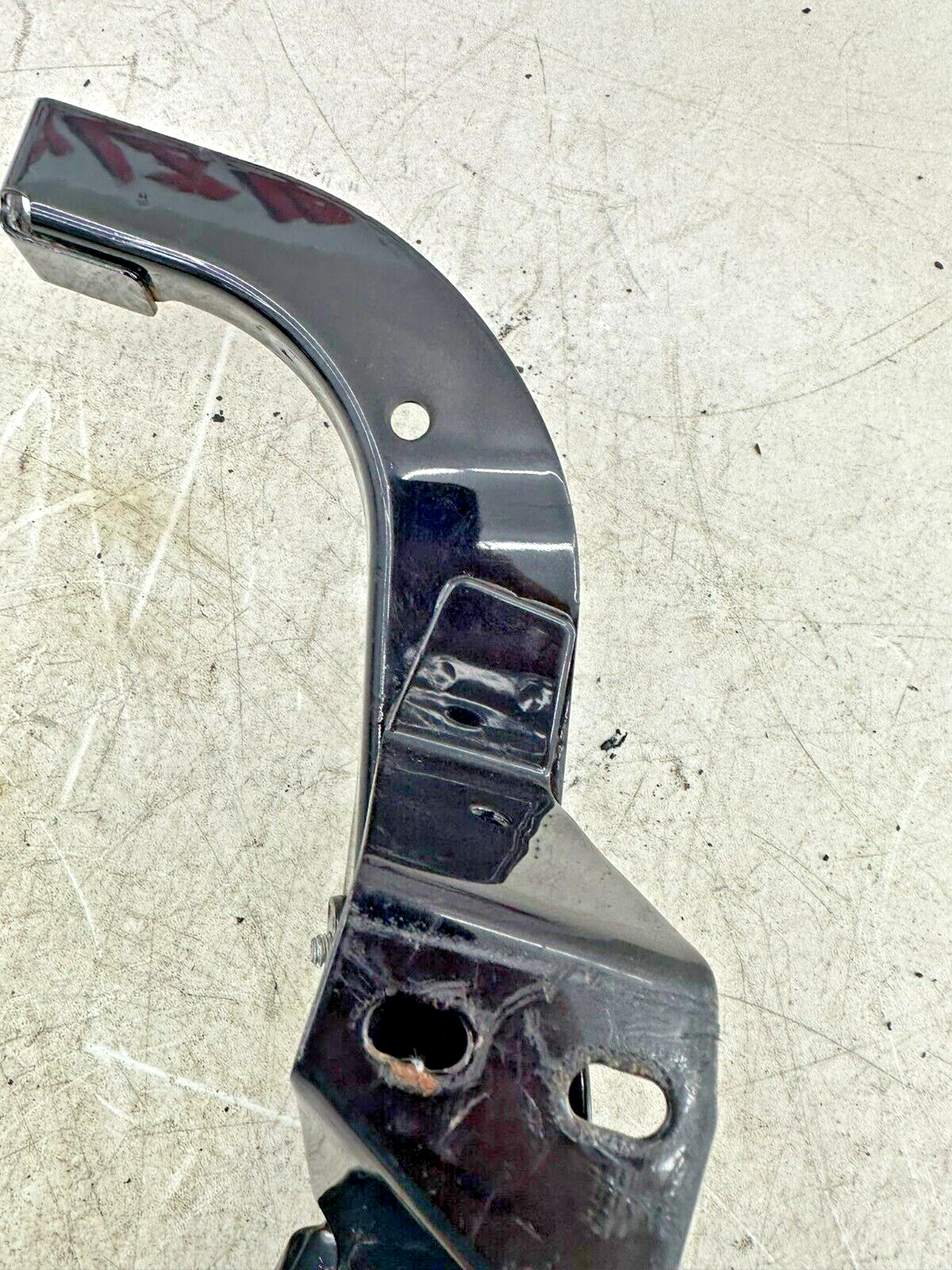 2007 Harley Electra Glide CVO Main Batwing Fairing Mounting Bracket Frame