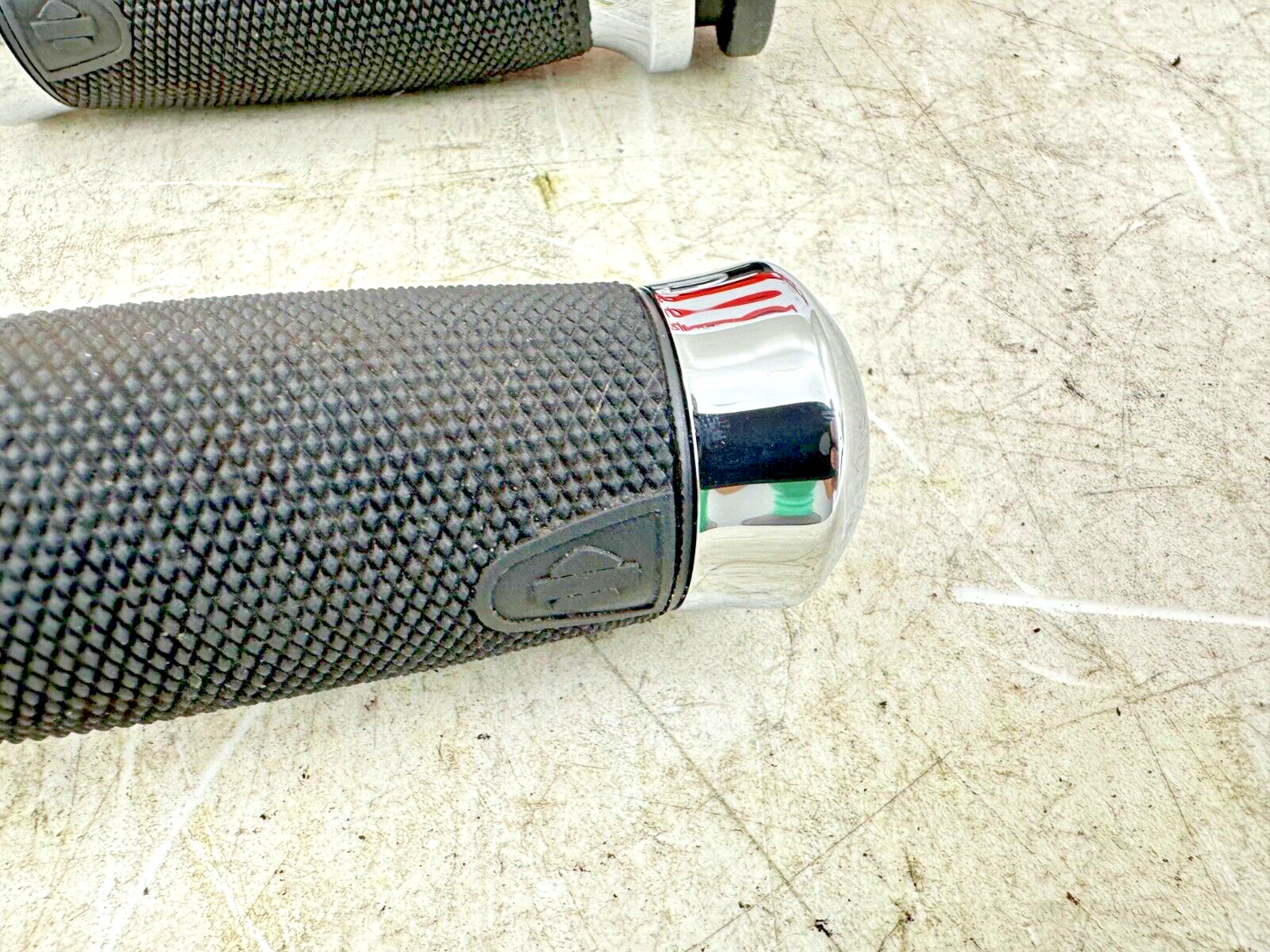 1999 HARLEY FLH ELECTRA GLIDE OEM HD Magnum Chrome Grips Right Left