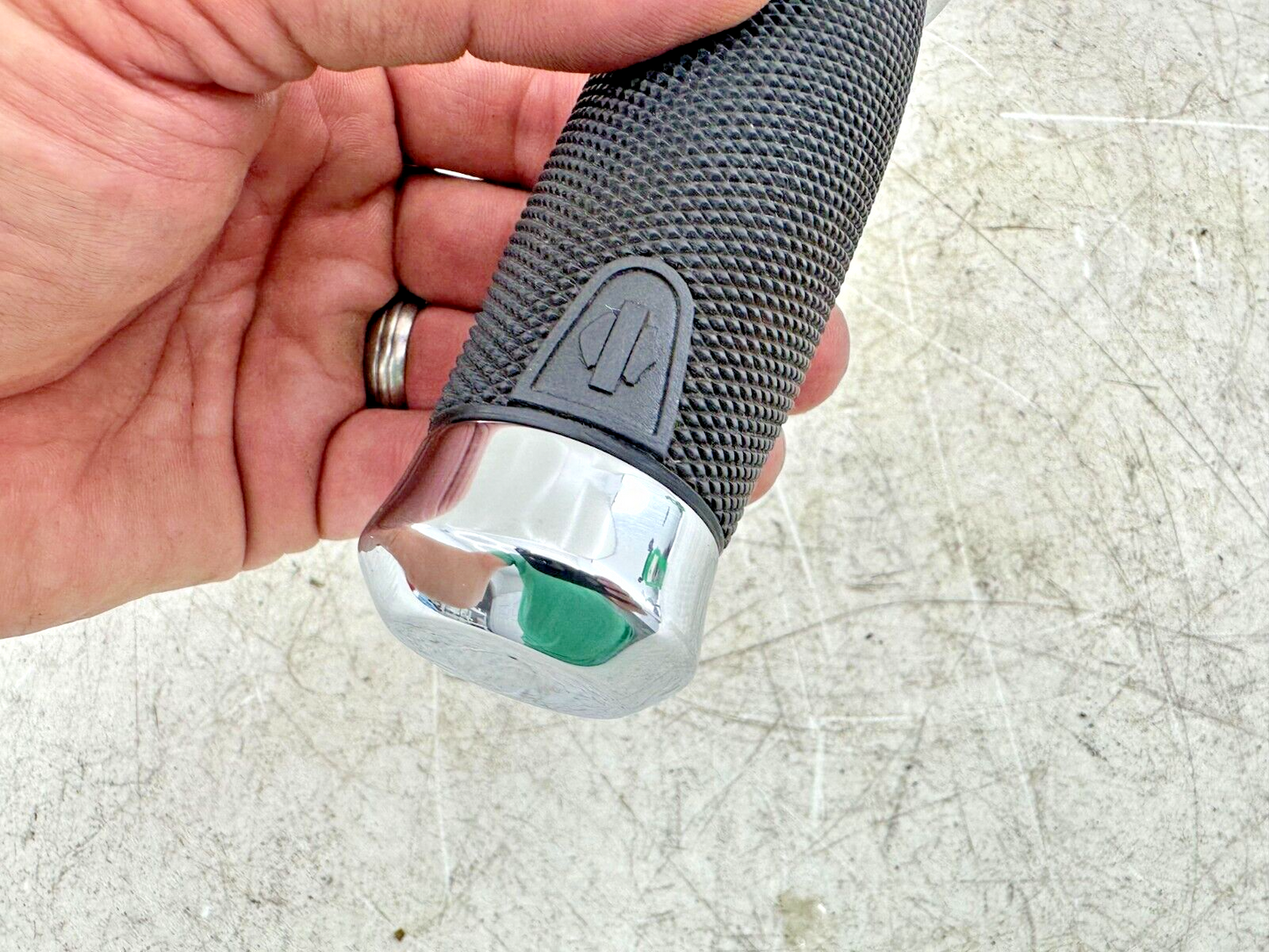 1999 HARLEY FLH ELECTRA GLIDE OEM HD Magnum Chrome Grips Right Left