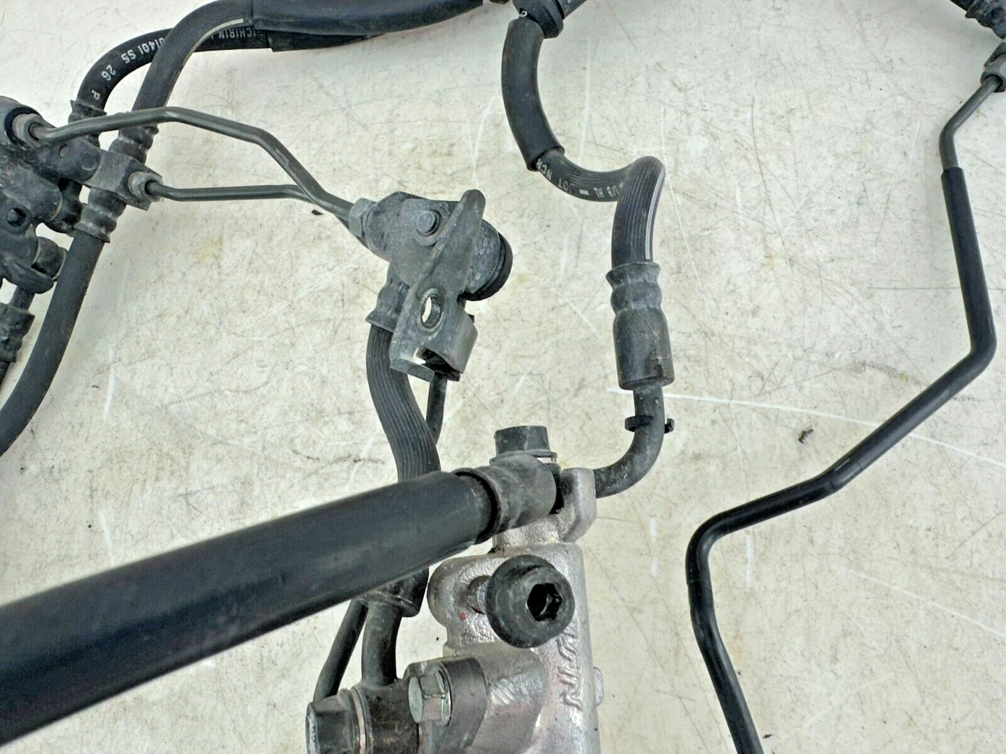 2004 Honda Goldwing GL1800 Front Right Left Brake Caliper + Hoses