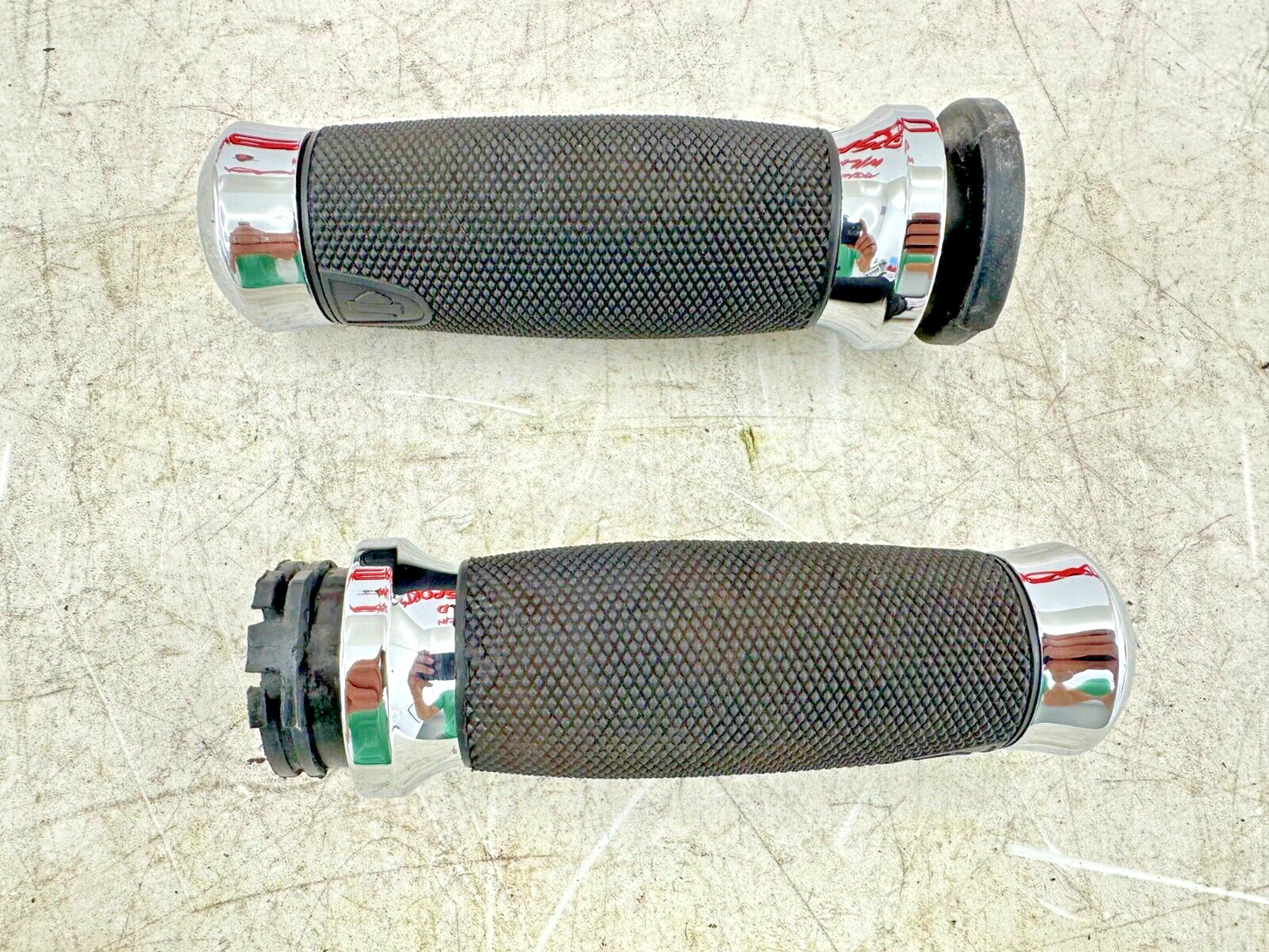 1999 HARLEY FLH ELECTRA GLIDE OEM HD Magnum Chrome Grips Right Left