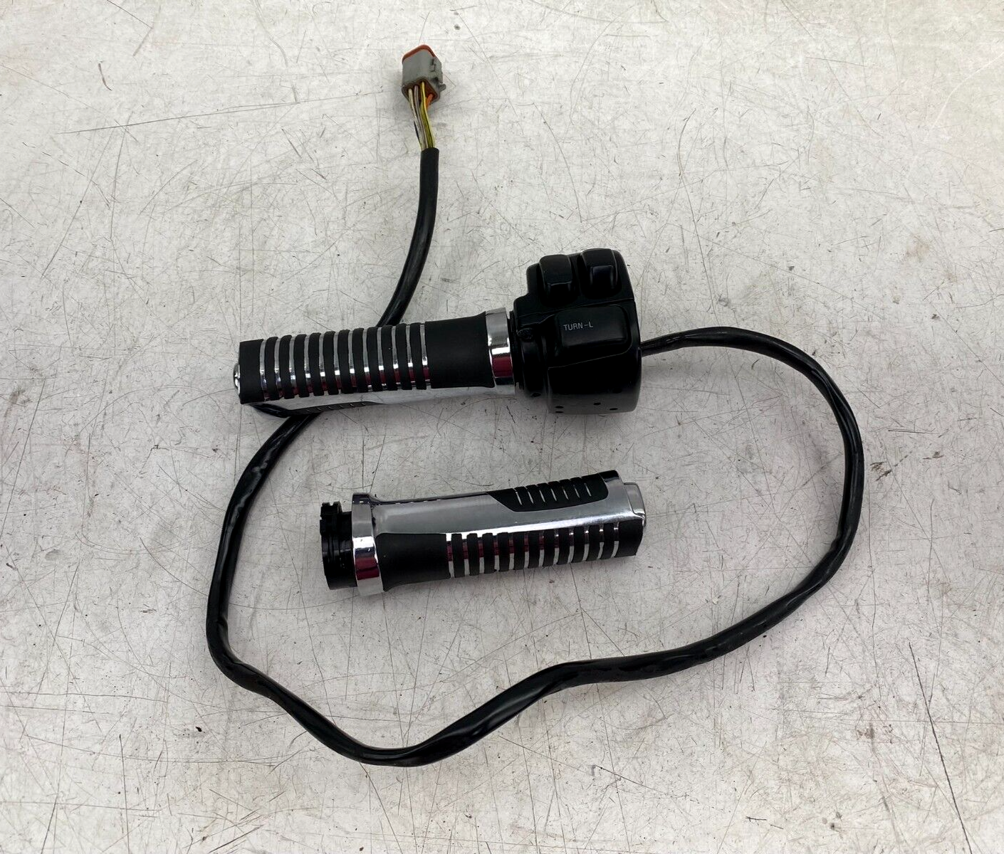 1998 HARLEY DAVIDSON DYNA SOFTAIL SPORTSTER Left Switch Housing Buttons & Grips