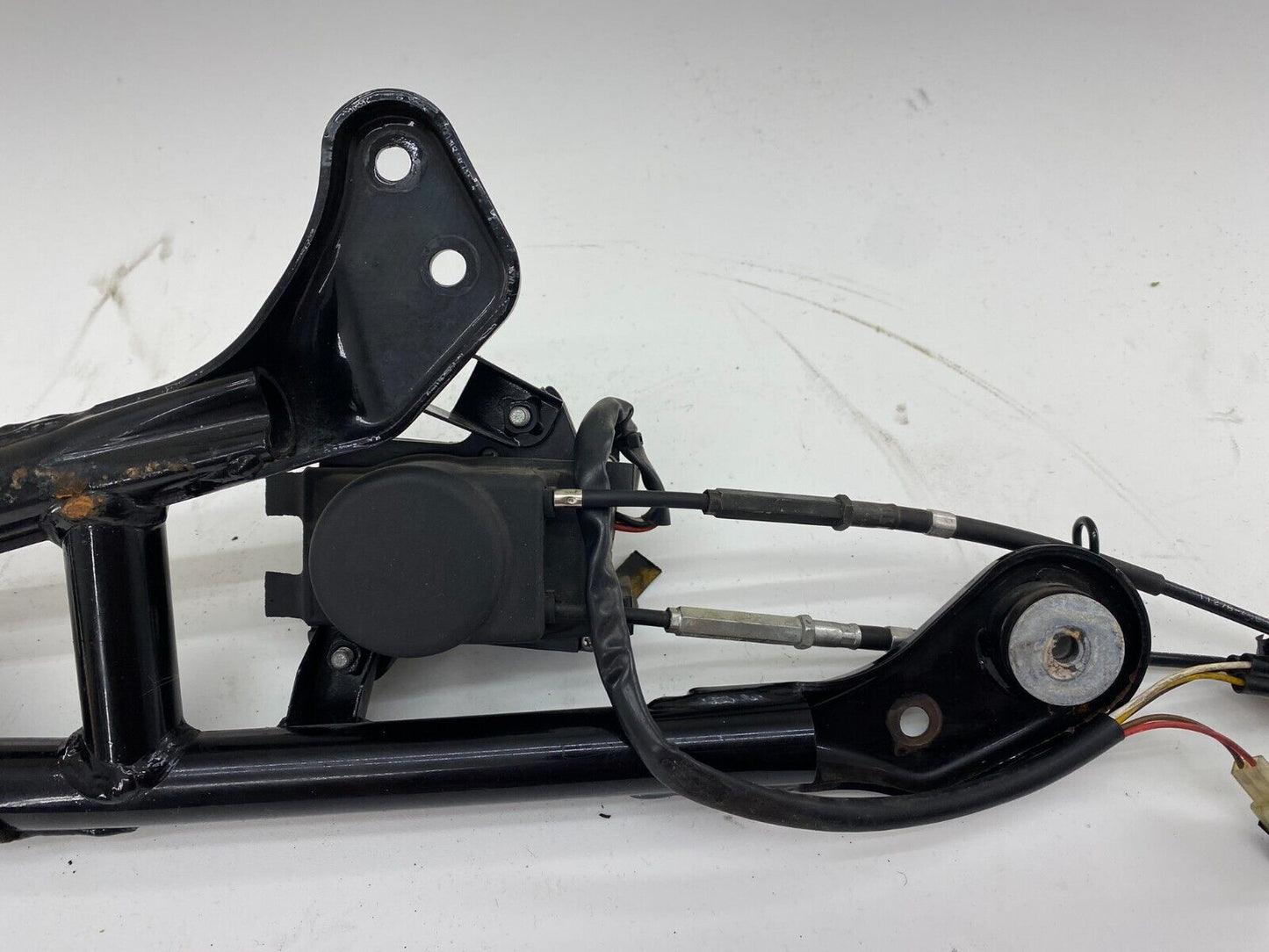 SUZUKI BOULEVARD M109R VZR1800 Exhaust System Hanger Mounting Bracket & Servo