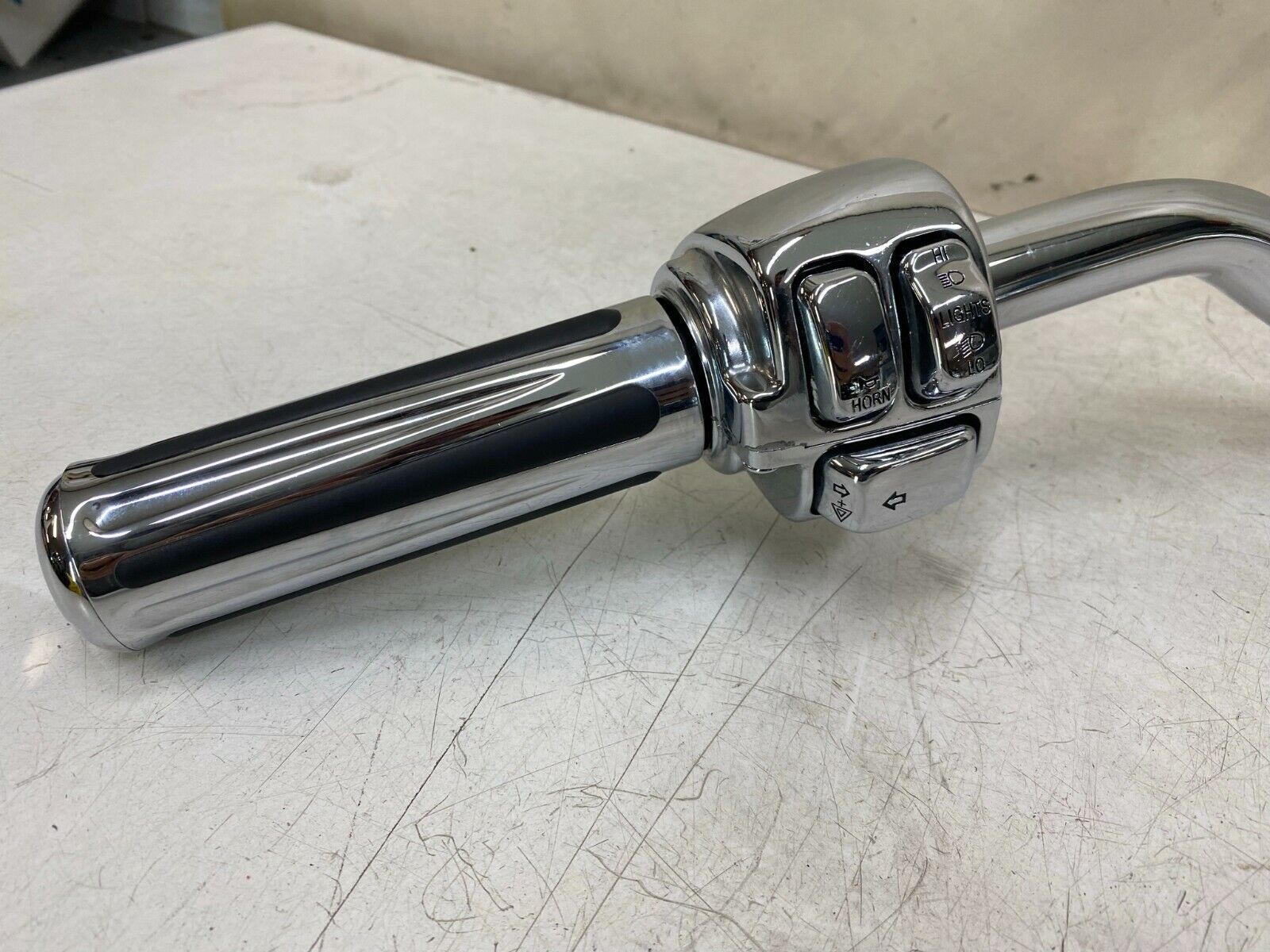 2000 HARLEY DAVIDSON DYNA CHROME HANDLEBARS SWITCH HOUSING BUTTON THROTTLE CABLE