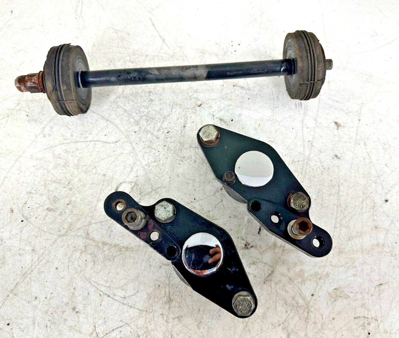 1996 HARLEY FLH ROADKING Touring Transmission Frame Rubber Mounting Bolt Axle