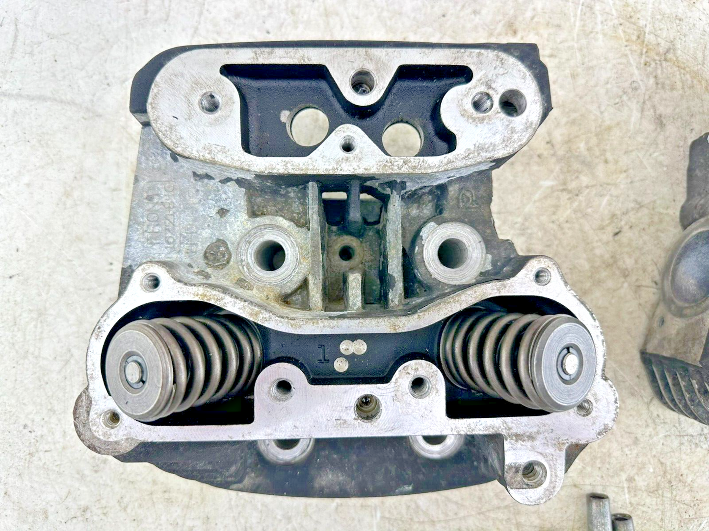 1997 HARLEY DYNA OEM HD Cylinder Heads W/ Valves Front + Rear