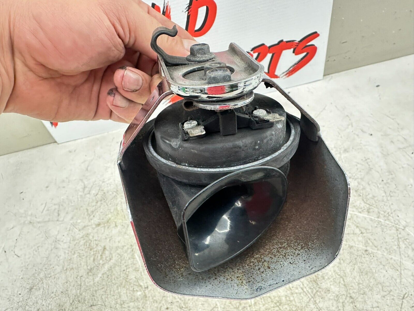 2006 HARLEY SOFTAIL DELUXE OEM HD Horn + Chrome Cover