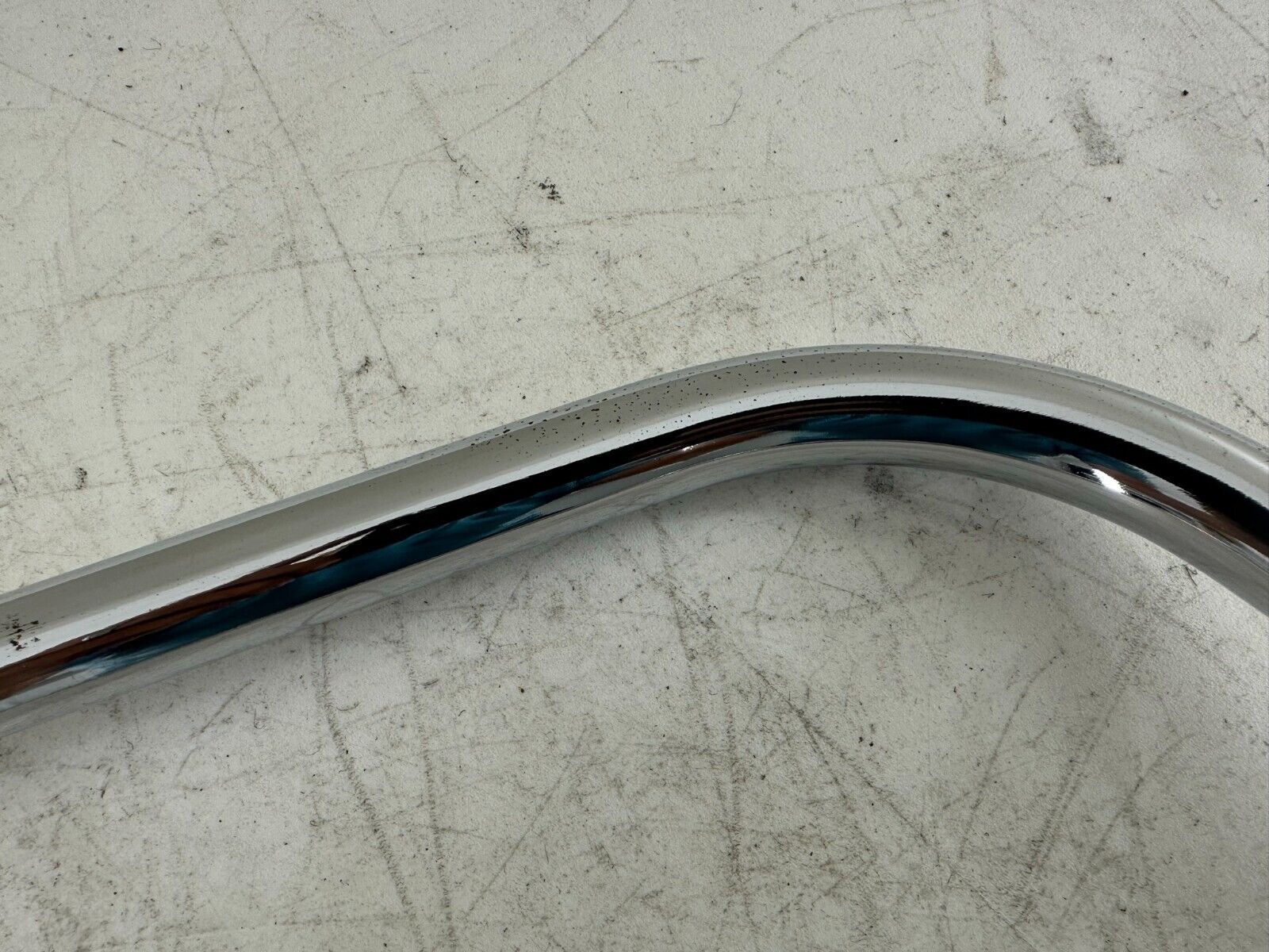 2005 HARLEY FLH ROADKING Saddlebag Lower Chrome Trim Exhaust Mounting Bracket