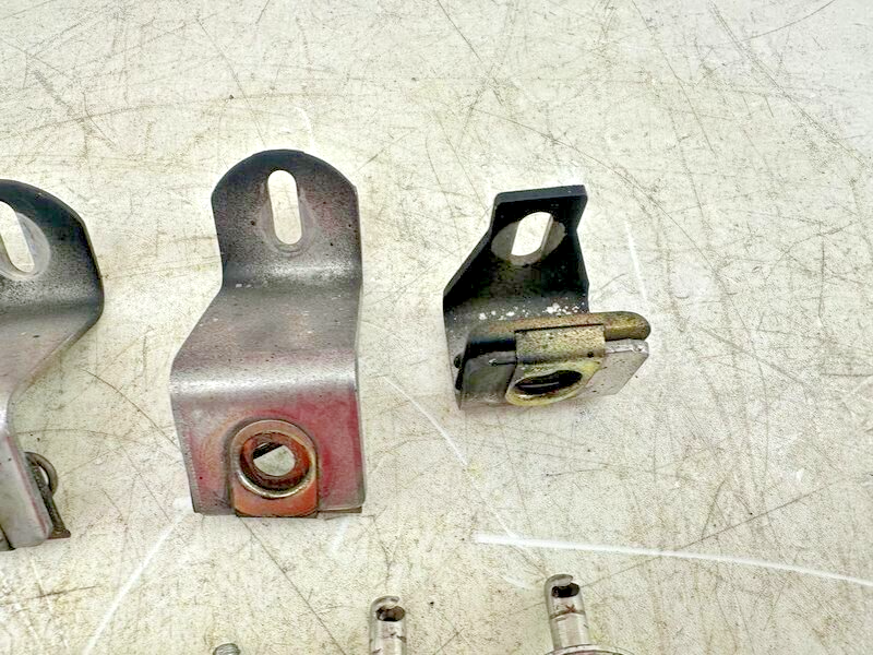 1999 HARLEY FLH ELECTRA GLIDE OEM HD Saddlebag Mounting Lock Pins + Hardware
